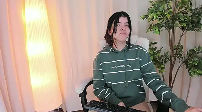 Snapshot of Maddy_bennet chatting on March 2025 07:25:02 AM Maddy bennet online show from March 2025 07:25:02 AM