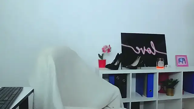 Lia Benini online show from January 2025 07:32:02 PM