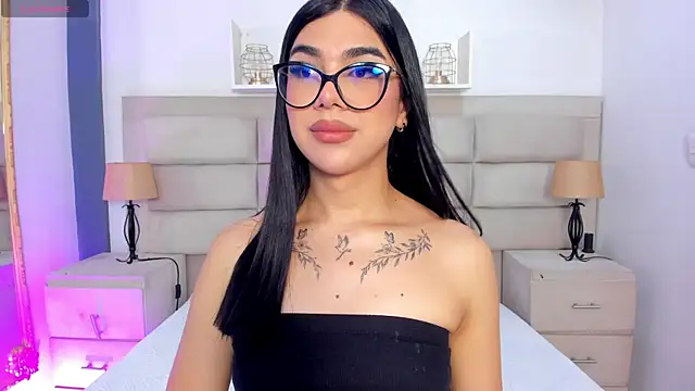 RoseCassie online show from October 2025 01:18:01 PM