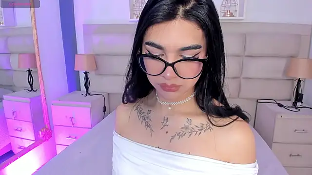 RoseCassie online show from October 2025 01:30:01 PM