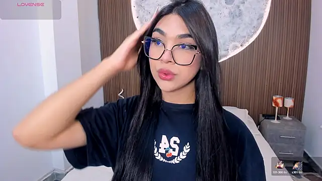Snapshot of RoseCassie chatting on April 2026 01:45:01 PM RoseCassie online show from April 2026 01:45:01 PM