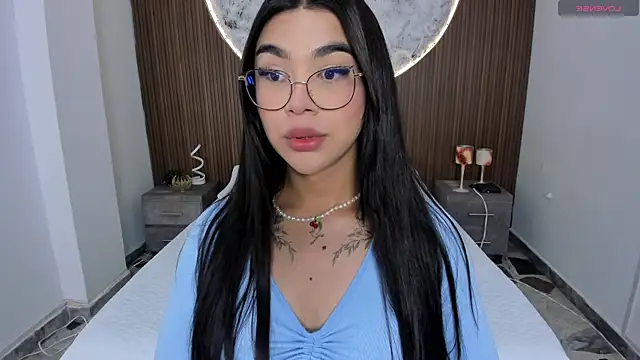 Snapshot of RoseCassie chatting on May 2026 01:06:01 PM RoseCassie online show from May 2026 01:06:01 PM