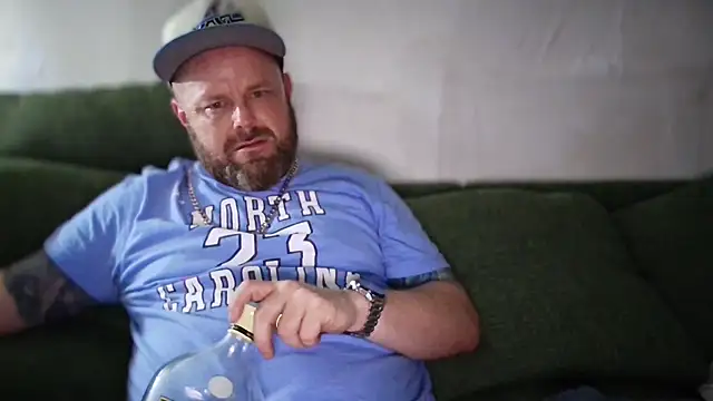 Thickirishcock850 online show from April 2026 11:29:01 AM