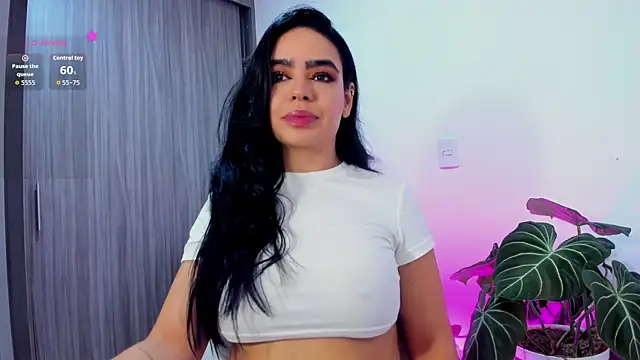 Snapshot of Sara_Leblanc chatting on February 2026 02:05:01 PM Sara Leblanc online show from February 2026 02:05:01 PM