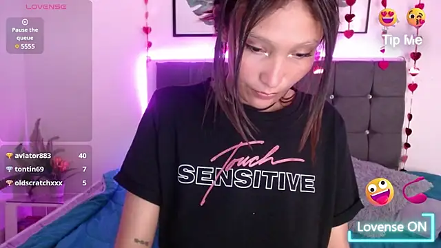 mia collens online show from March 2025 04:09:01 AM