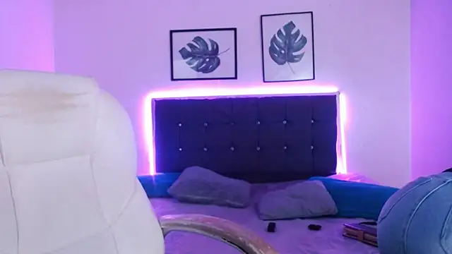 mia collens online show from September 2025 02:04:02 AM