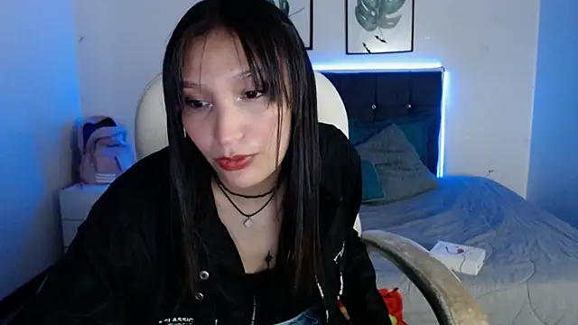 mia collens online show from November 2025 01:49:02 AM