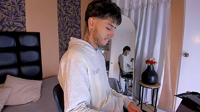 hinata itachi online show from February 2026 03:57:01 AM