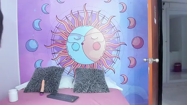 Mariana 16  online show from September 2025 07:38:01 PM