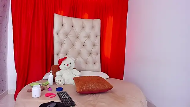 Mariana 16  online show from November 2025 08:43:01 PM