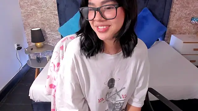 Lily Woodz online show from March 2025 06:37:02 PM