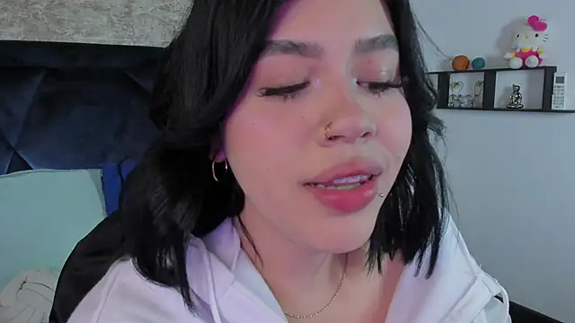 Lily Woodz online show from December 2025 07:20:02 PM