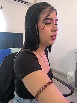 Lily Woodz online show from January 2026 02:43:01 PM