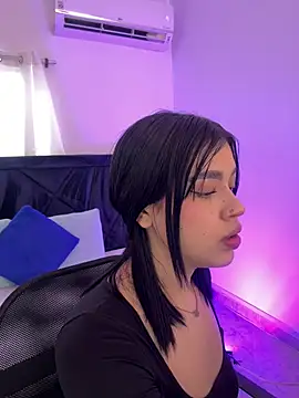 Snapshot of Lily_Woodz chatting on May 2026 07:10:02 PM Lily Woodz online show from May 2026 07:10:02 PM