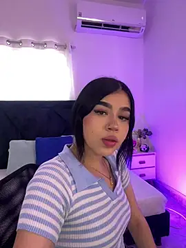 Lily Woodz online show from July 2026 07:06:02 PM