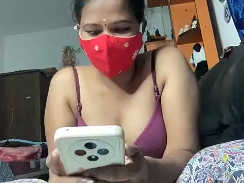 Tamil Sanjana  online show from December 2025 04:58:02 PM