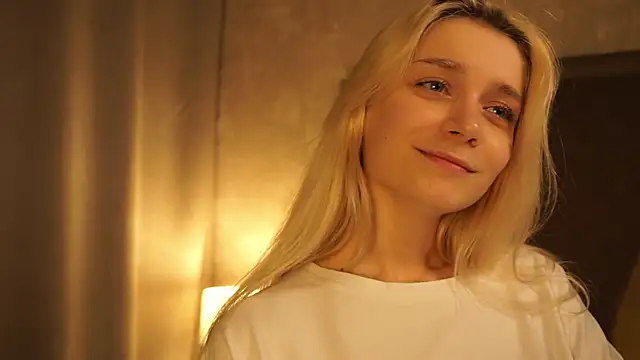 Snapshot of Hi_my_name_is chatting on March 2025 03:28:02 PM Hi my name is online show from March 2025 03:28:02 PM