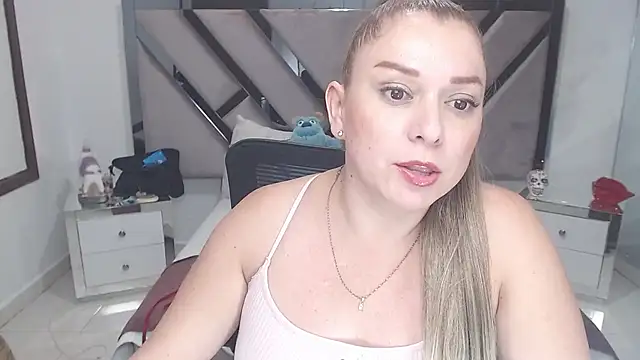 natalia5560 online show from March 2025 05:57:02 PM