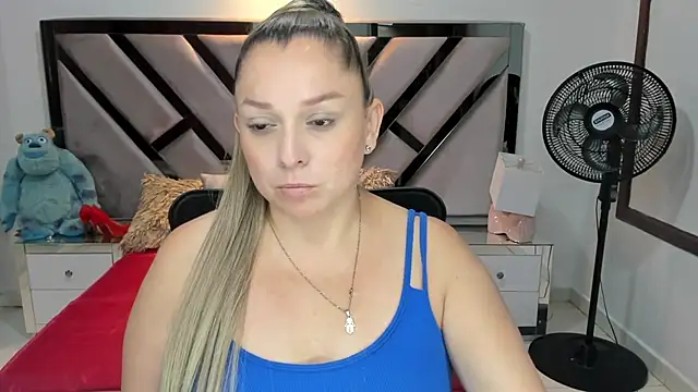 natalia5560 online show from September 2025 12:37:02 PM