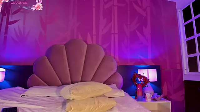 loladupont online show from February 2025 02:44:02 PM