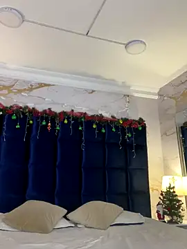 loladupont online show from December 2025 03:02:02 AM