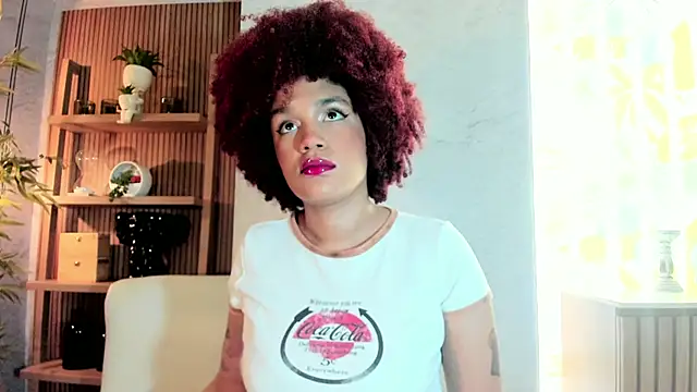 Snapshot of loladupont chatting on June 2026 03:05:01 AM loladupont online show from June 2026 03:05:01 AM