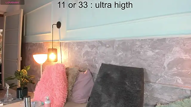 Snapshot of Little_lili19 chatting on April 2026 08:22:02 PM Little lili19 online show from April 2026 08:22:02 PM