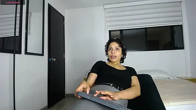 AbrilSonne online show from September 2025 11:51:02 PM