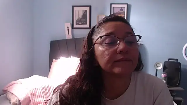 AngelRouss online show from April 2026 07:25:01 PM