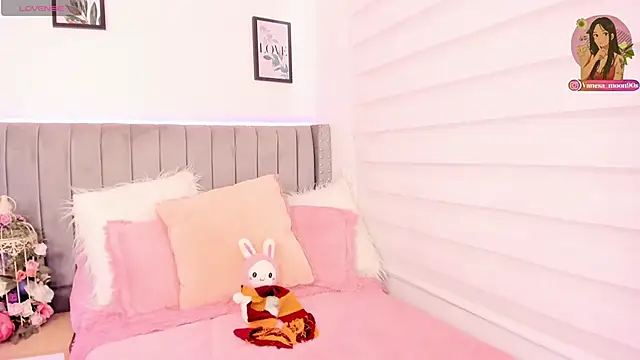 vanesa moon   online show from September 2025 01:33:02 PM