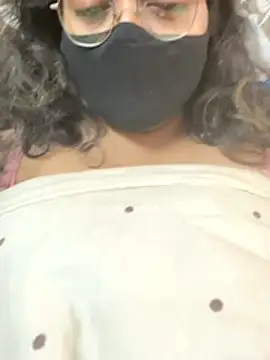 hot menka online show from December 2025 10:39:02 PM