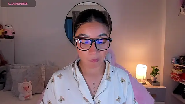 martina roldam online show from March 2025 01:42:02 AM