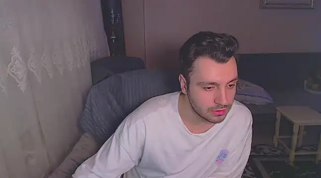 handsomeee04 online show from February 2025 09:45:02 PM