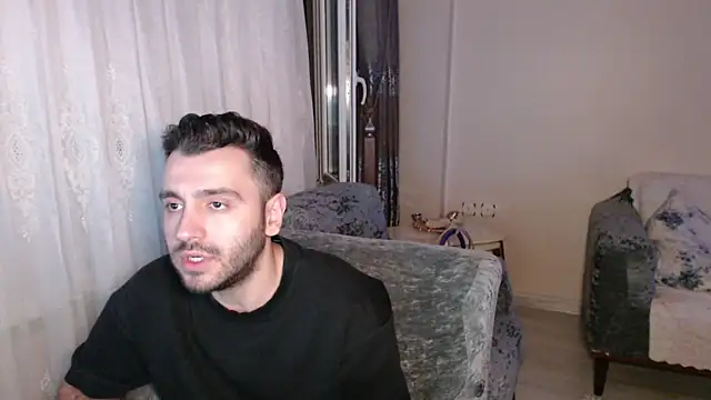 Snapshot of handsomeee04 chatting on June 2026 10:35:01 PM handsomeee04 online show from June 2026 10:35:01 PM