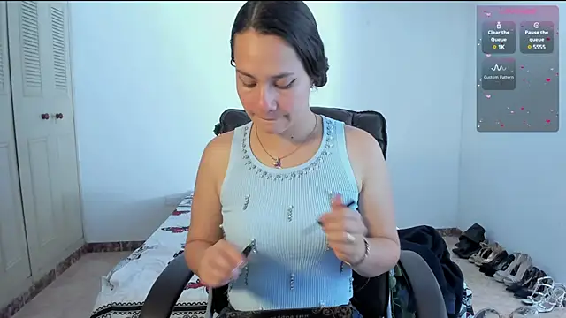 emmaTorres1 online show from March 2025 02:24:01 PM