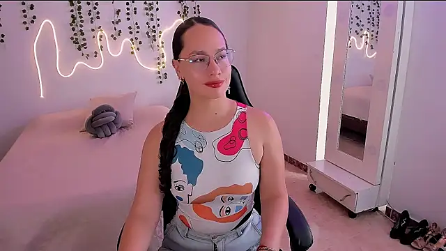 emmaTorres1 online show from October 2025 02:14:02 PM