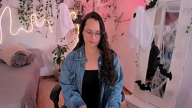 emmaTorres1 online show from October 2025 03:23:02 PM