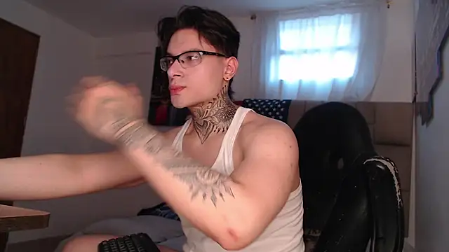 DennisWalkerr online show from January 2025 09:20:01 PM