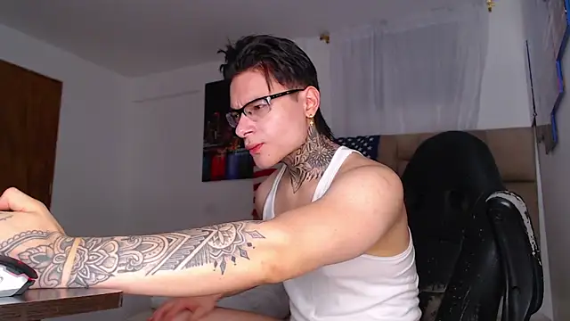 DennisWalkerr online show from March 2025 02:47:01 AM