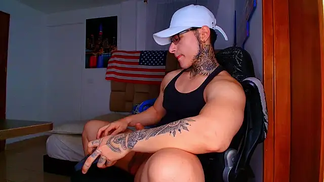 DennisWalkerr online show from November 2025 11:47:01 PM