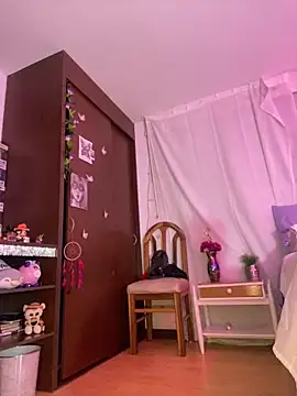 Snapshot of lauuraww chatting on January 2025 03:11:02 AM lauuraww online show from January 2025 03:11:02 AM