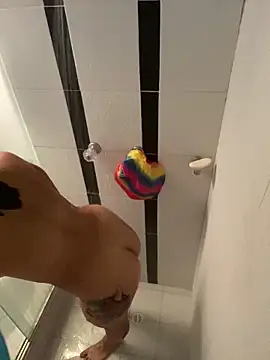 Snapshot of lauuraww chatting on January 2025 05:05:01 AM lauuraww online show from January 2025 05:05:01 AM