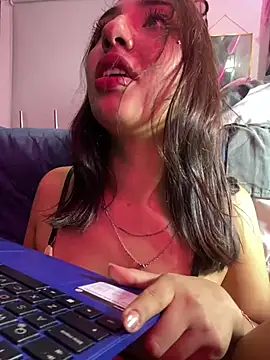 Snapshot of lauuraww chatting on January 2025 04:37:02 AM lauuraww online show from January 2025 04:37:02 AM