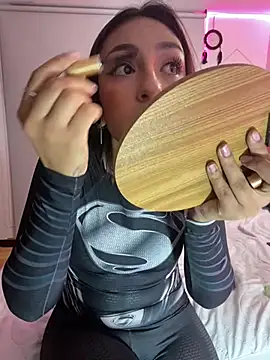 Snapshot of lauuraww chatting on February 2025 05:05:01 AM lauuraww online show from February 2025 05:05:01 AM