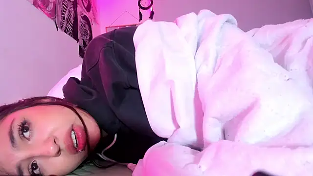 Snapshot of lauuraww chatting on March 2025 10:30:02 AM lauuraww online show from March 2025 10:30:02 AM