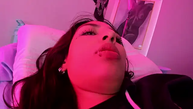 Snapshot of lauuraww chatting on March 2025 01:37:01 PM lauuraww online show from March 2025 01:37:01 PM