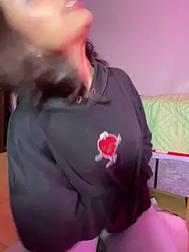 Snapshot of lauuraww chatting on March 2025 04:26:01 AM lauuraww online show from March 2025 04:26:01 AM