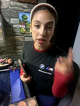 Snapshot of lauuraww chatting on September 2025 04:58:02 AM lauuraww online show from September 2025 04:58:02 AM