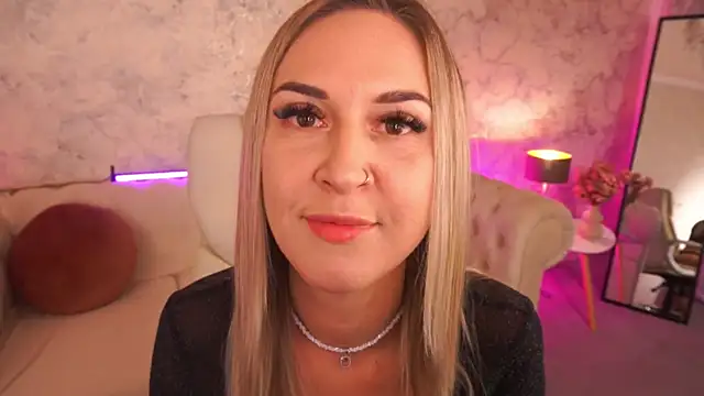 LovelyMollyy online show from October 2025 11:20:02 PM