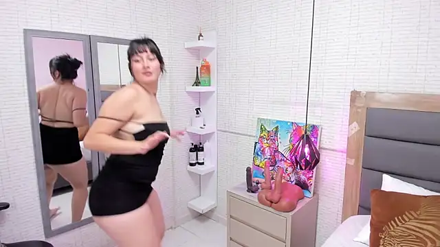 Snapshot of LOLAMAXI chatting on October 2025 02:48:02 PM LOLAMAXI online show from October 2025 02:48:02 PM